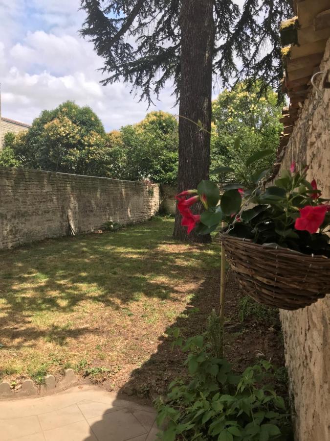 -Le Petit Rochelais- centre ville, stationnement, Netflix - idéal couples, familles, business Niort Extérieur photo